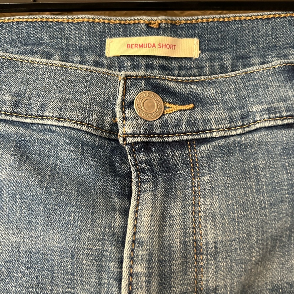Levi Bermuda short, size 34 - Picture 3 of 4